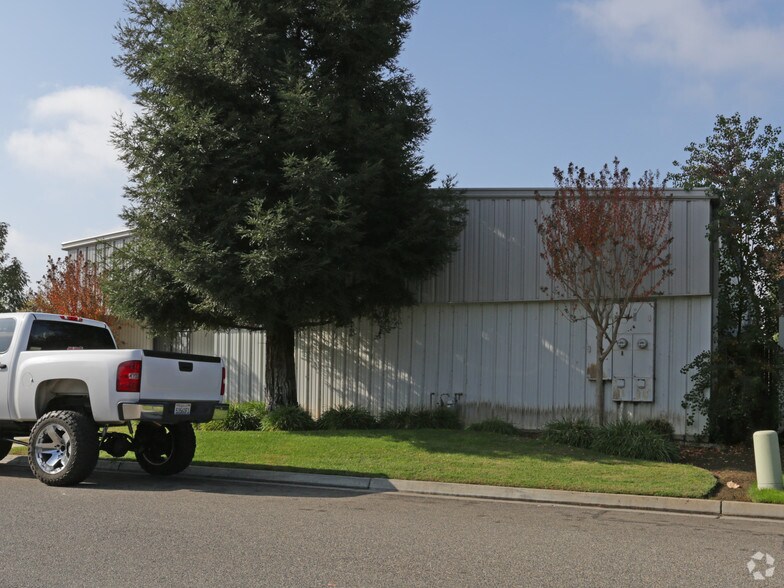More Photos Of 5845 E Terrace Ave, Fresno Warehouse For Lease