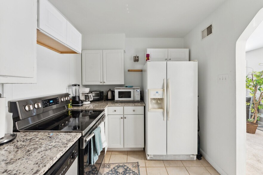 More Photos Of 5730 Biscayne dr, Alexandria Office For Sale