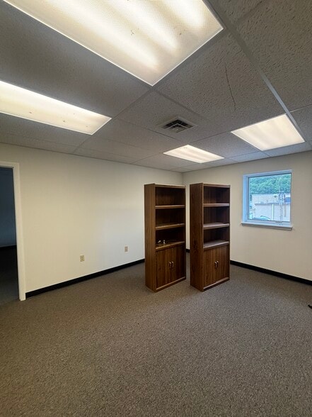 More Photos Of 125 W 7th St, Wind Gap Coworking Space