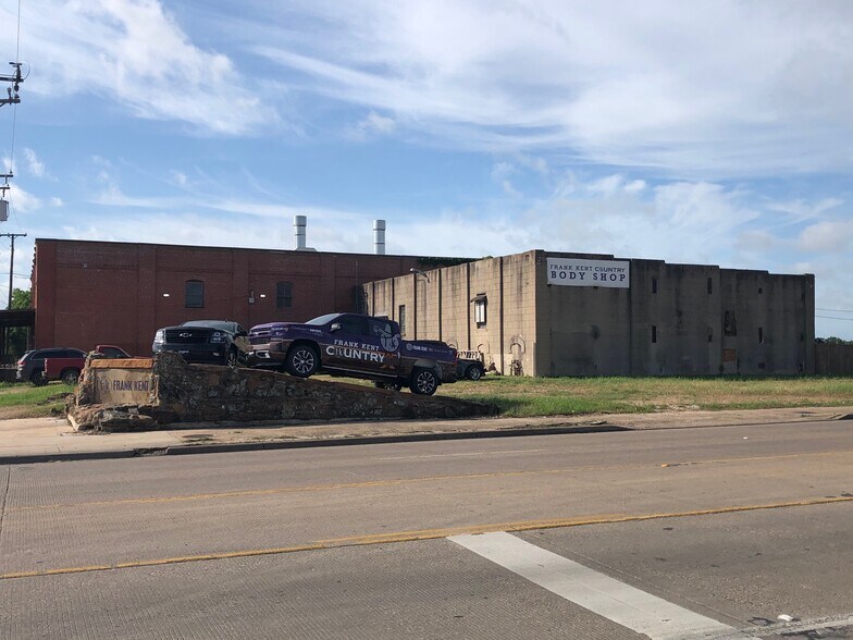 More Photos Of 310 S 9th St, Corsicana Manufacturing For Sale