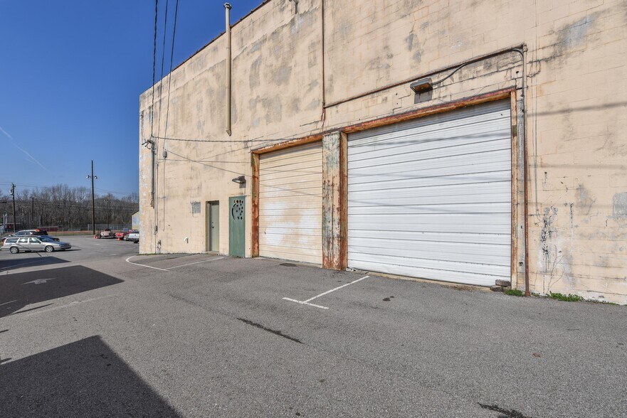 More Photos Of 208 N Main St, Ashland City Freestanding For Sale