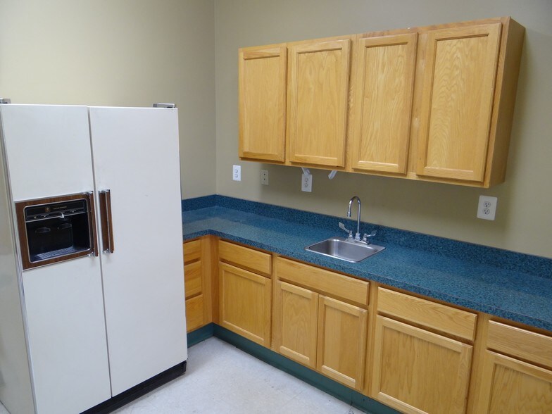 More Photos Of 30537 Potomac Way, Charlotte Hall Office For Lease