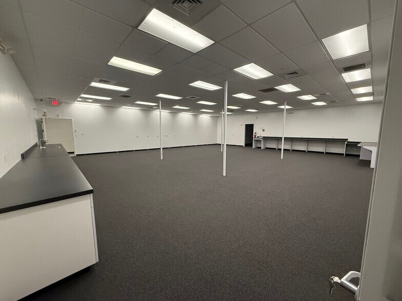 More Photos Of 22520 Gateway Center Dr, Clarksburg Flex For Lease