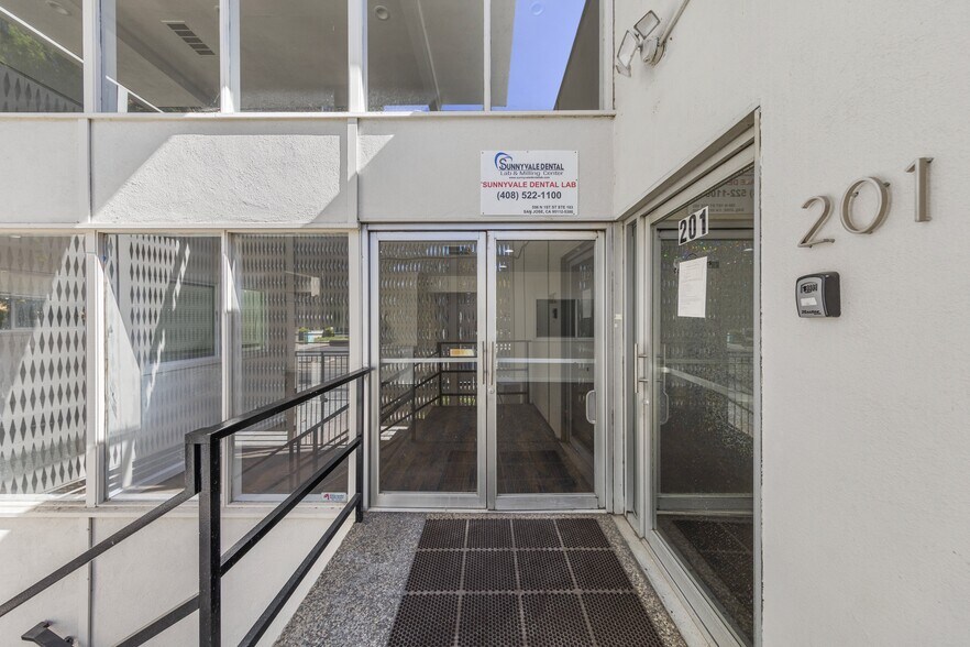 More Photos Of 556 N 1st St, San Jose Medical For Sale