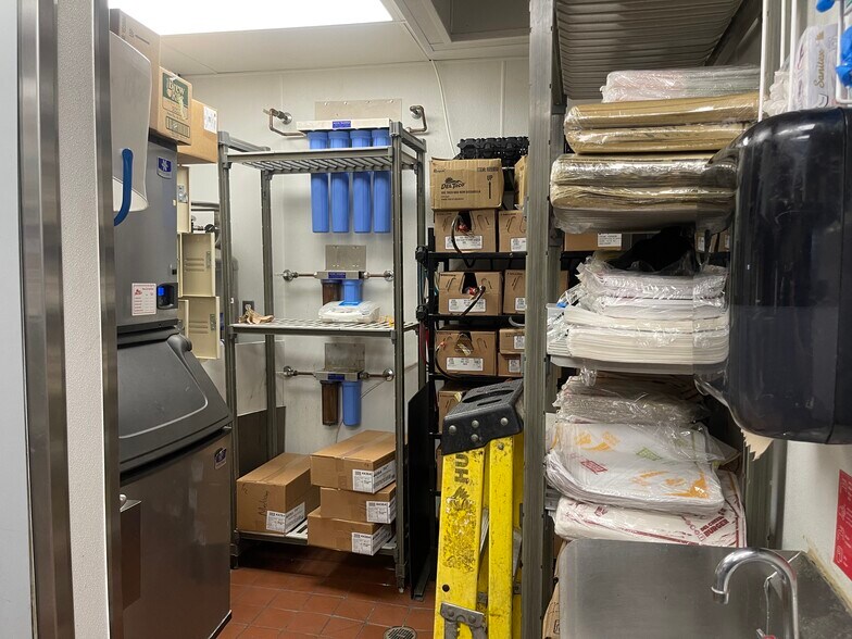 More Photos Of 2933 N Chester Ave, Bakersfield Fast Food For Sale