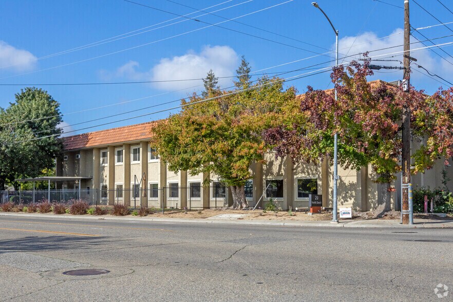 More Photos Of 20 N Dewitt Ave, Clovis Medical For Lease