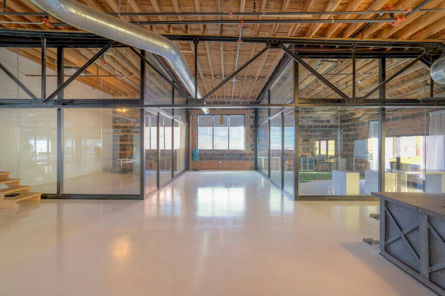 More Photos Of 1604 Locust St, Kansas City Office For Lease