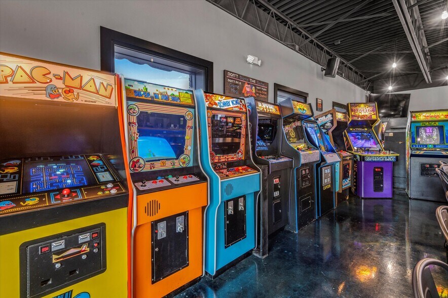 More Photos Of 622 SE Frank Phillips Blvd, Bartlesville Restaurant For Sale