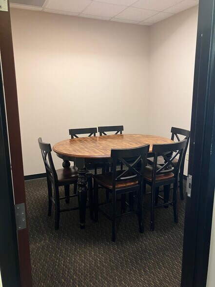 More Photos Of 8115 Isabella Ln, Brentwood Loft Creative Space For Lease