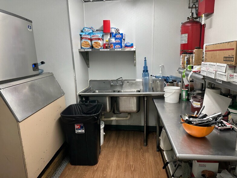 More Photos Of 108 N Phelps St, Decatur General Retail For Sale