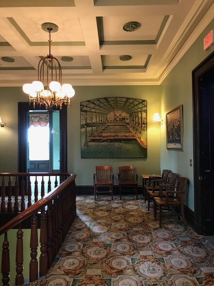 More Photos Of 2021 Auburn Ave, Cincinnati Office For Sale