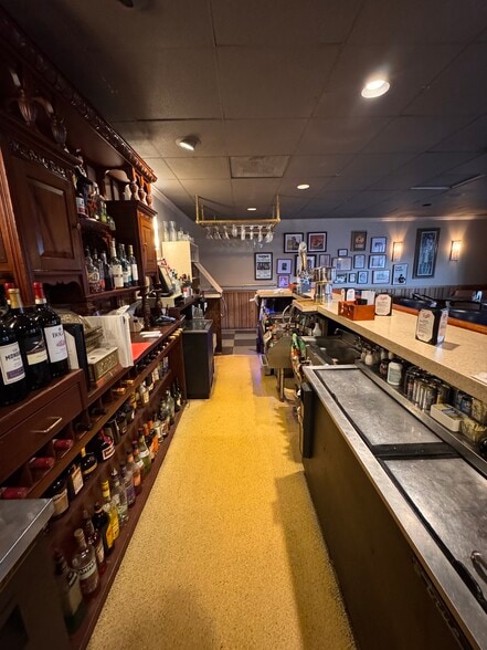 More Photos Of 572 2nd Ave, Troy Restaurant For Sale