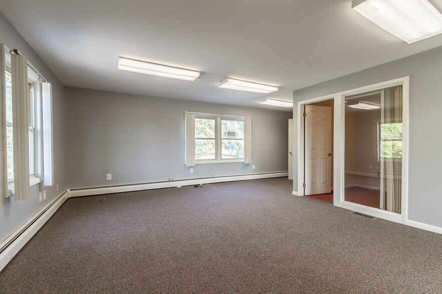 More Photos Of 20 Pleasant St, Canandaigua Office For Sale