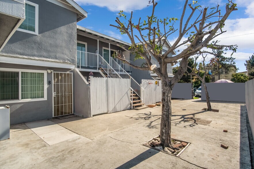 More Photos Of 1022 El Camino Dr, Costa Mesa Apartments For Sale
