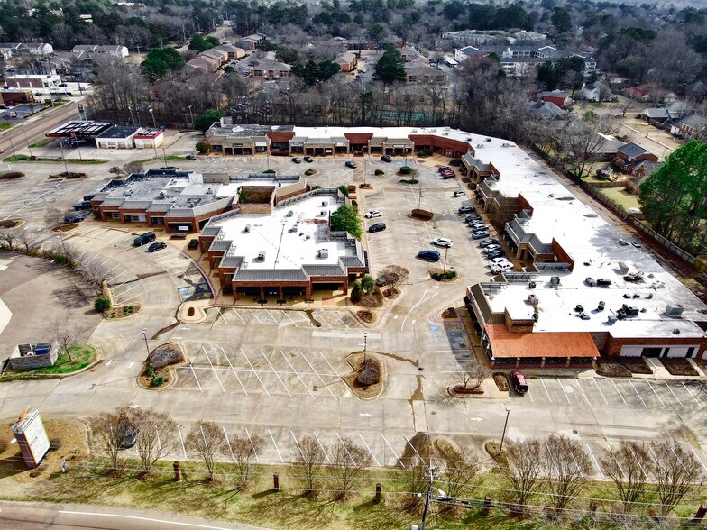 More Photos Of 1625 E County Line Rd, Jackson Freestanding For Lease