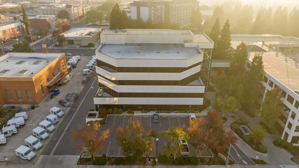 More Photos Of 100 Willow Plz, Visalia Medical For Sale