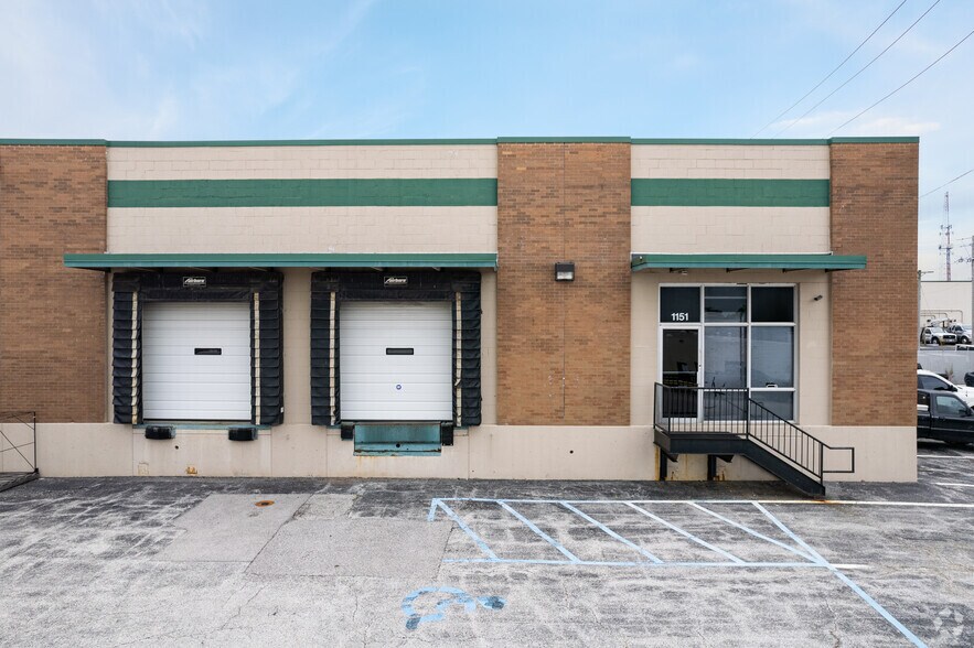 More Photos Of 1131-1151 N Warson Rd, Saint Louis Warehouse For Lease