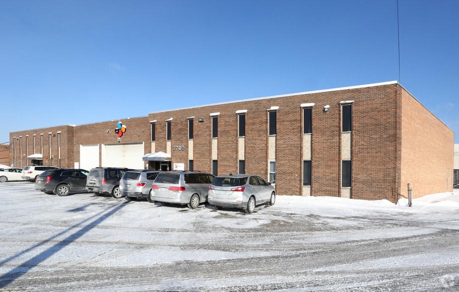 More Photos Of 3700 W Morse Ave, Lincolnwood Manufacturing For Lease