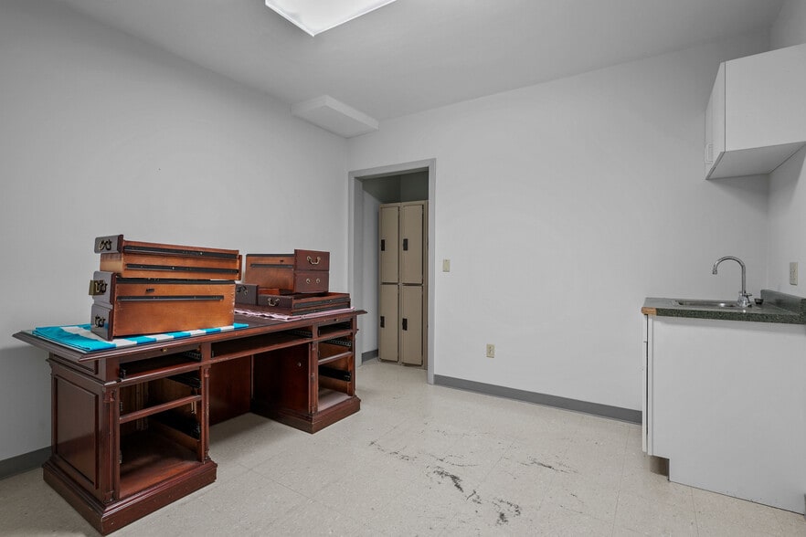 More Photos Of 100 Smithfield Ave, Pawtucket Medical For Sale