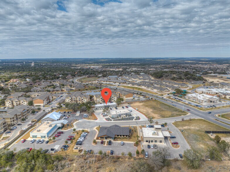 More Photos Of 3016 Independence Dr, New Braunfels Unknown For Lease