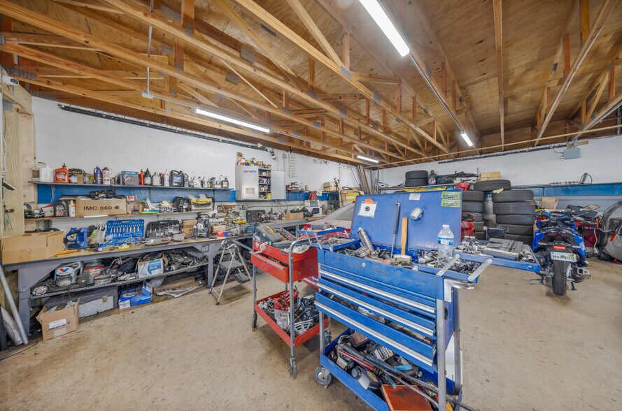 More Photos Of 13250 NW 7th Ave, Miami Auto Repair For Sale