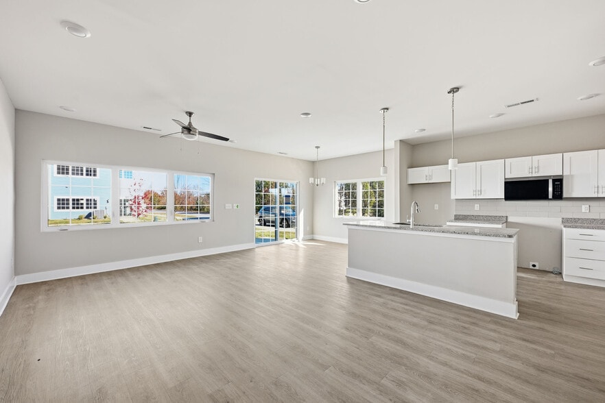 More Photos Of 13701 Erwin Rd, Charlotte Multifamily For Sale