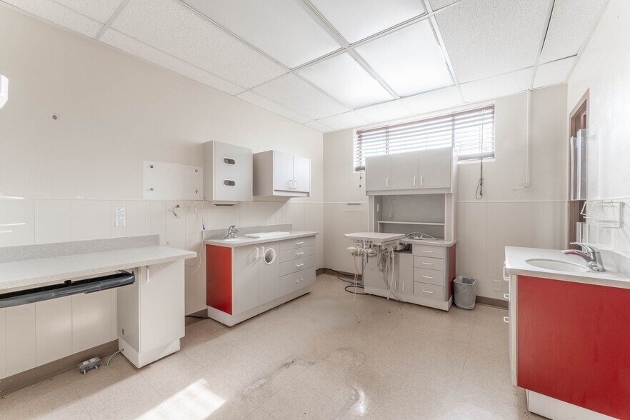 More Photos Of 3600 Caddo St, Greenville Medical For Sale