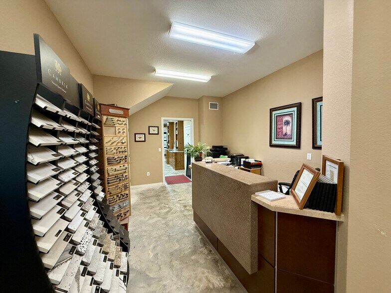 More Photos Of 2914 Kenilworth Blvd, Sebring Industrial For Sale