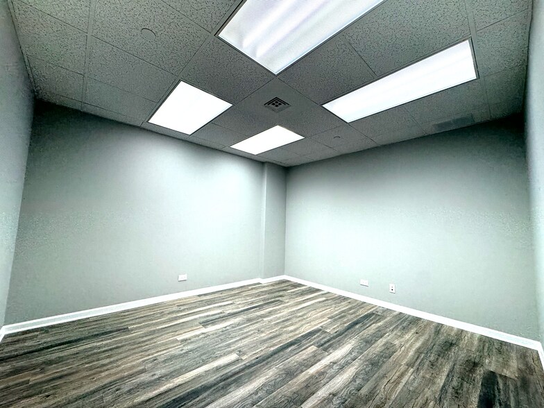 More Photos Of 9856 Derby Ln, Westchester Warehouse For Lease