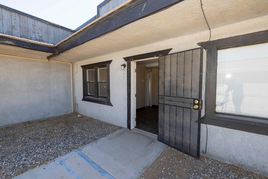 More Photos Of 18026 Jonathan St, Adelanto Medical For Lease