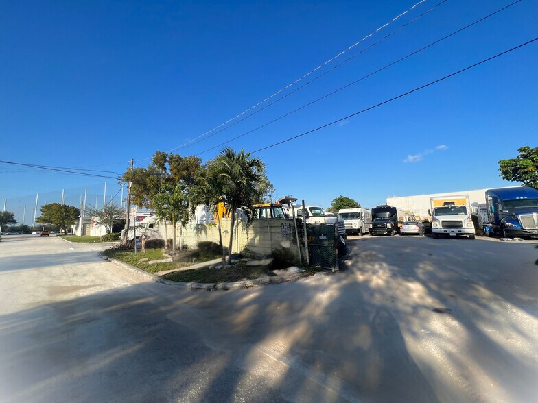 More Photos Of 16951 NW 4th Ave, North Miami Beach Land For Sale