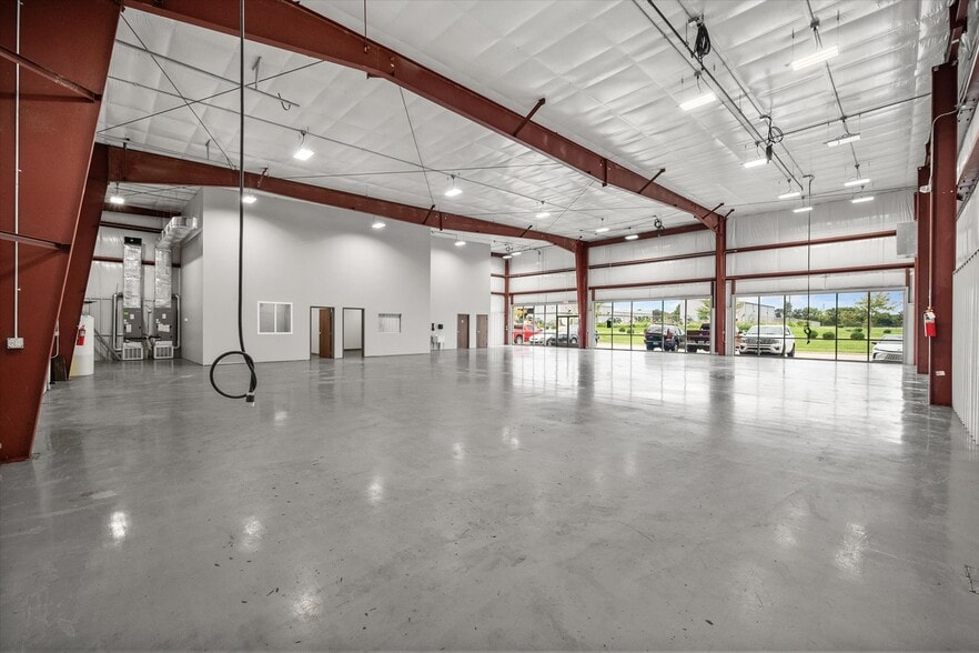 More Photos Of 219 Enterprise Ct, Shelbyville Warehouse For Lease