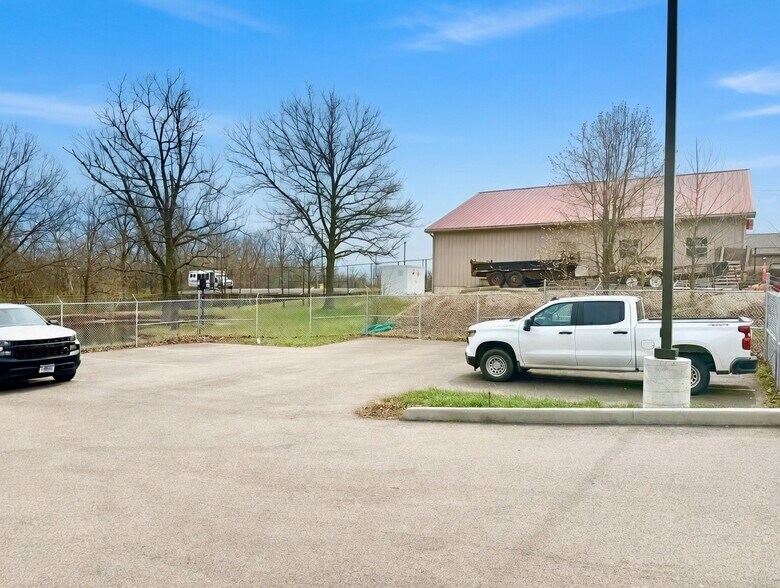 More Photos Of 808-810 Progress Dr, Farmington Office For Sale