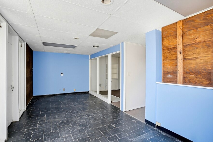 More Photos Of 14 W Saratoga St, Baltimore Office For Sale