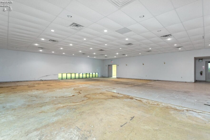 More Photos Of 46400 Telegraph Rd, Amherst Freestanding For Sale