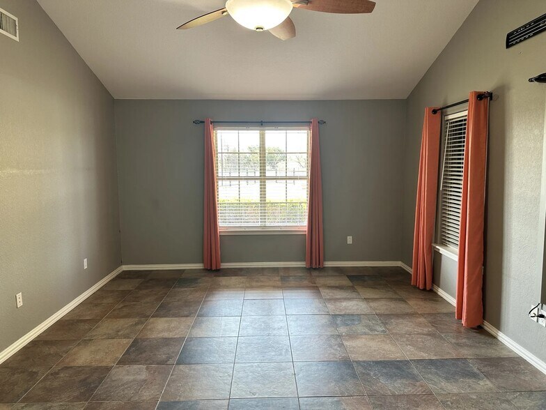 More Photos Of 1782 Key Ln, Abilene Office For Lease