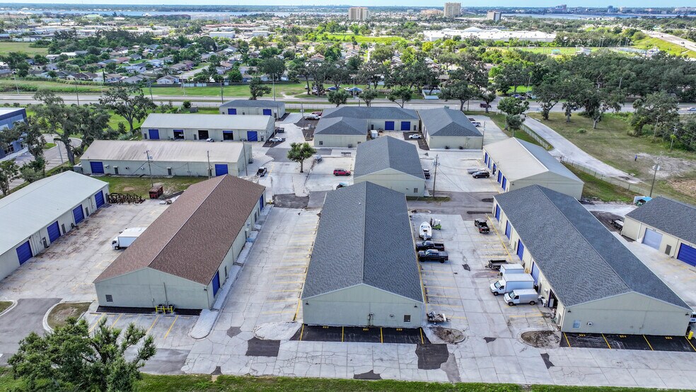 More Photos Of 722 17th St E, Palmetto Warehouse For Lease