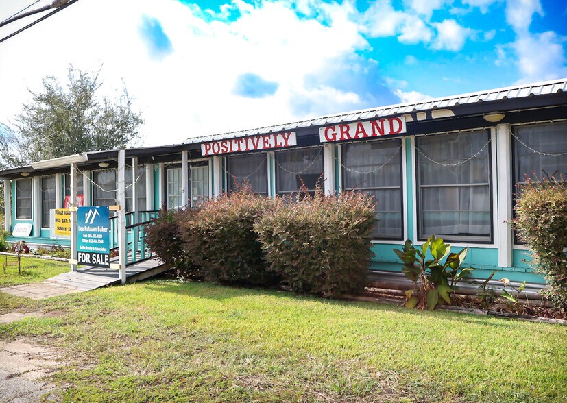 More Photos Of 1032 Grand Ave, Bacliff General Retail For Sale