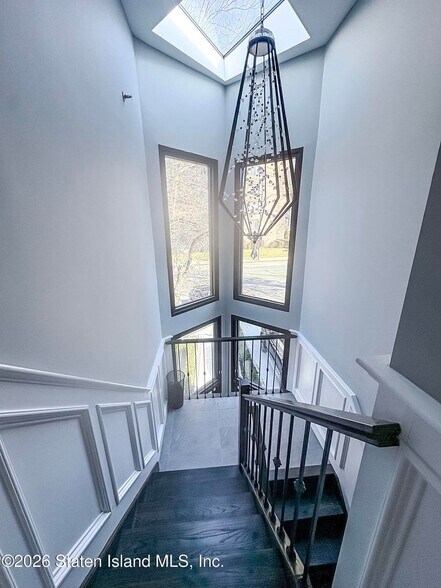 More Photos Of 1444 Clove Rd, Staten Island Office For Lease