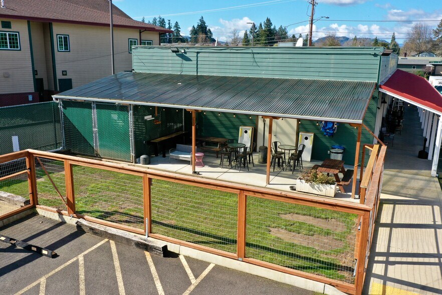 More Photos Of 192 Main St, Winston Bar For Sale