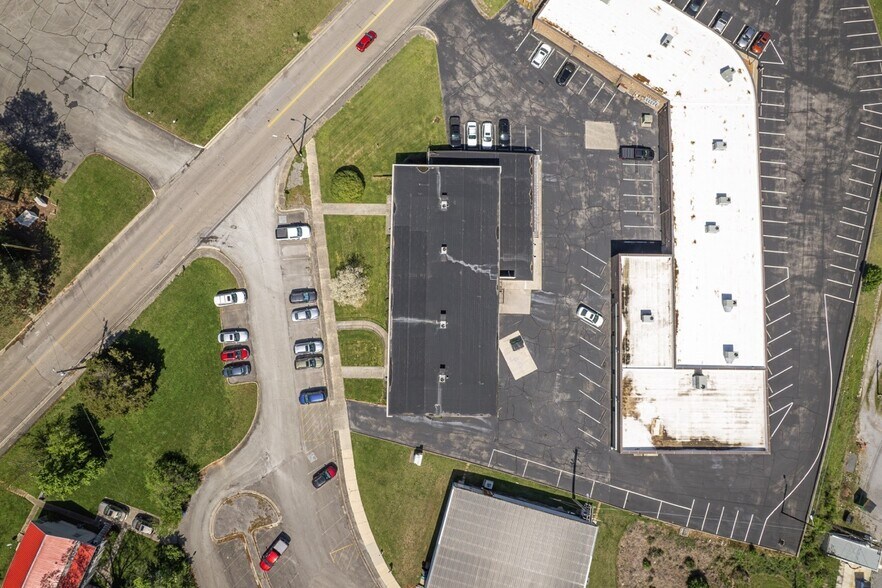 More Photos Of 122-132 Jefferson Ct, Oak Ridge Office For Sale