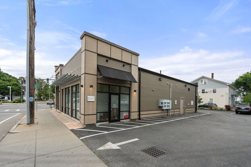 More Photos Of 347-351 Main St, Watertown Freestanding For Lease