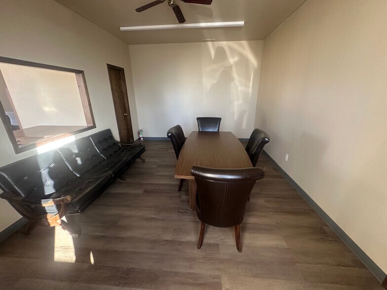 More Photos Of 2301 Memorial Hwy, Council Bluffs Warehouse For Lease