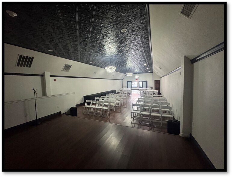 More Photos Of 215 W 6th St, Ferris Office For Sale