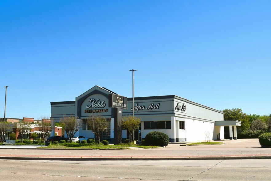 More Photos Of 2090 E Arapaho Rd, Richardson Freestanding For Sale