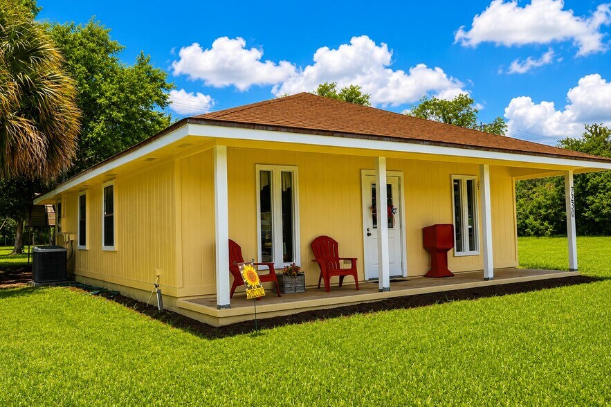 Primary Photo Of 7230 SE US Highway 301, Hawthorne Office For Sale