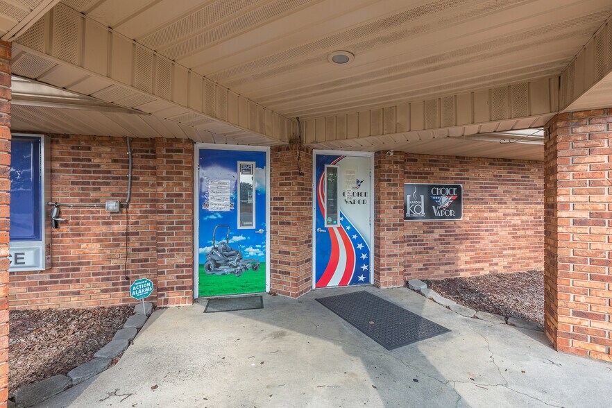 More Photos Of 300 Alamar St, Fort Oglethorpe General Retail For Sale