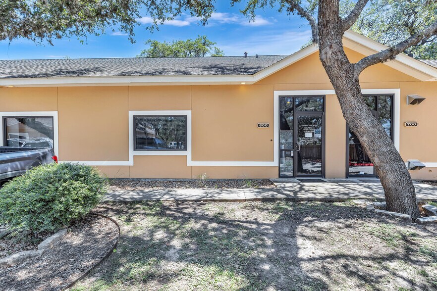 More Photos Of 109 Falls Ct, Boerne Medical For Lease