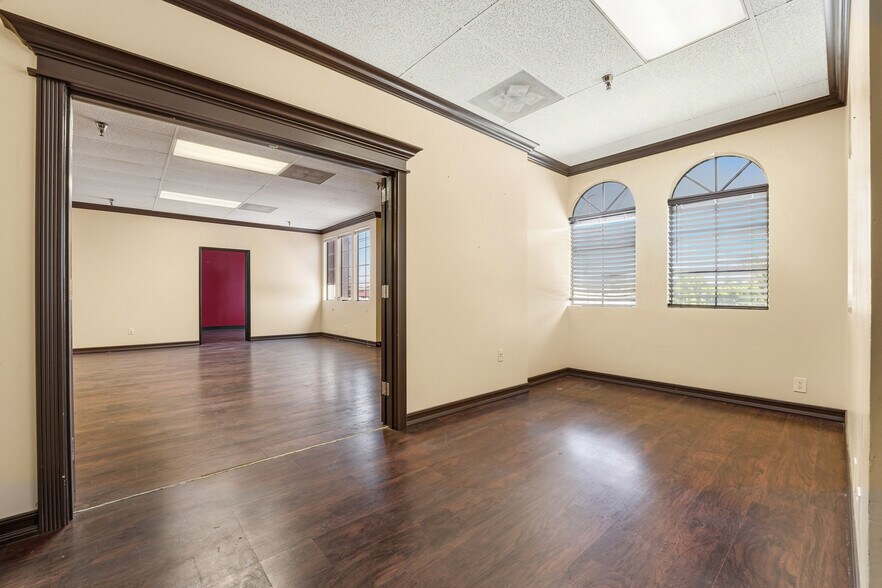 More Photos Of 902 N Grand Ave, Santa Ana Medical For Sale