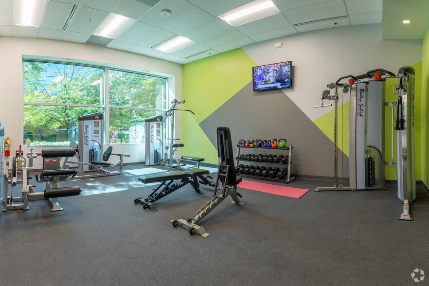 More Photos Of 300 E Big Beaver Rd, Troy Office For Lease